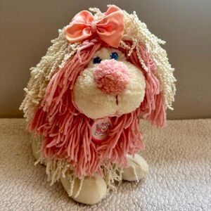 VINTAGE  Kenner Fluppy Dogs 1986 Shaggy Poodle Pink Bow White Yarn Hair Name Tag